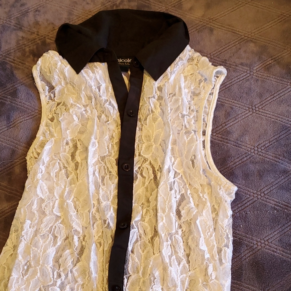 Sleeveless lace top